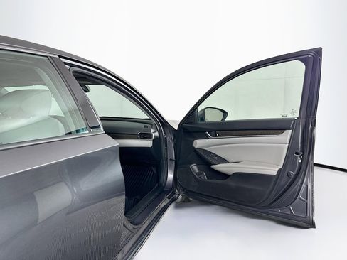 Used 2019 Honda Accord EX image 31