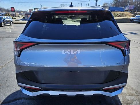 Used 2024 Kia Sportage EX image 6