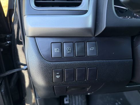 Used 2018 Toyota Highlander XLE w/ Protection Package #3 image 26