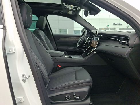 Certified 2025 Maserati Grecale Modena AWD/4WD image 29