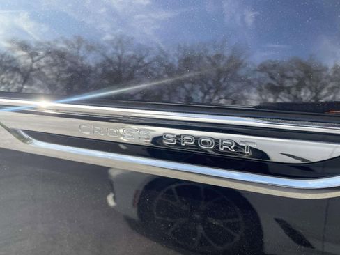 Used 2023 Volkswagen Atlas Cross Sport SE image 10