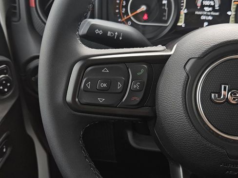 Used 2026 Jeep Wrangler Unlimited Rubicon AWD/4WD image 18
