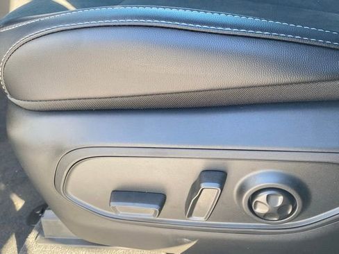 New 2025 Jeep Grand Cherokee Altitude AWD/4WD image 16