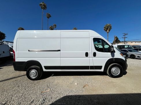 Used 2025 RAM ProMaster 2500 w/ Convenience Group FWD image 4