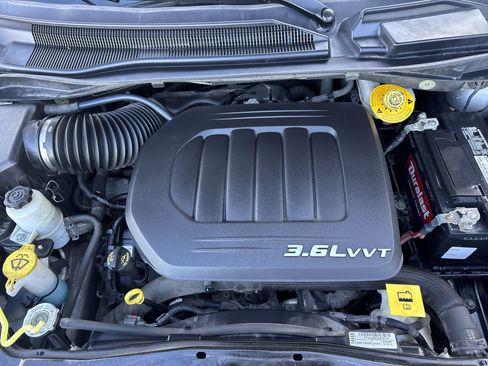 Used 2018 Dodge Grand Caravan SE image 28