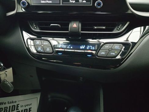 Used 2022 Toyota C-HR XLE image 18