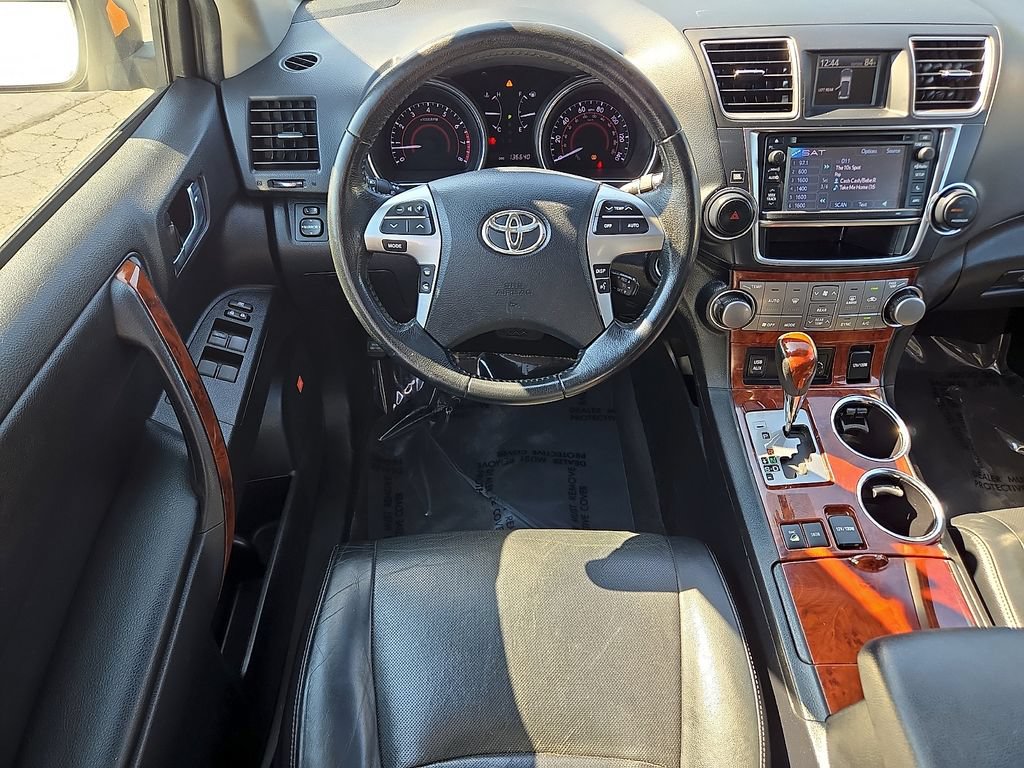 Used 2013 Toyota Highlander Limited AWD/4WD image 12