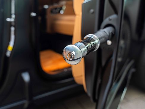 Used 2023 Rolls-Royce Cullinan Black Badge w/ Leather Finishing Pack image 39