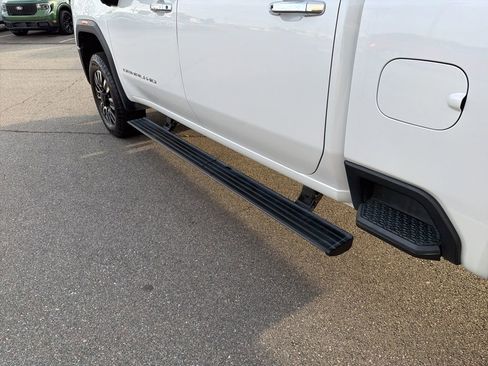 Used 2024 GMC Sierra 3500 Denali Ultimate image 17