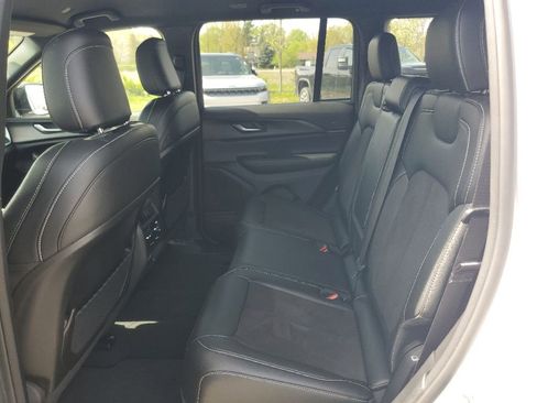 Used 2024 Jeep Grand Cherokee Altitude AWD/4WD image 26