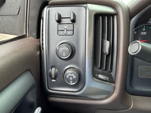 Used 2018 Chevrolet Silverado 1500 LT w/ All Star Edition AWD/4WD image 25