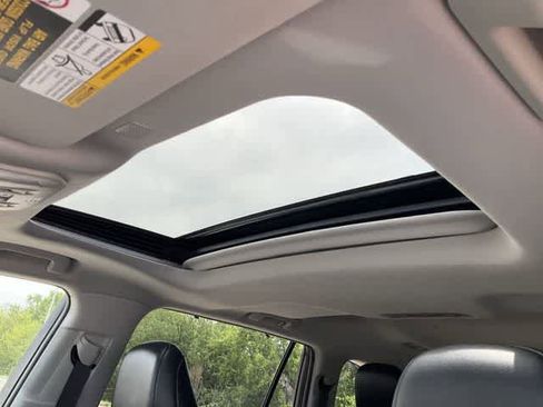 Used 2022 Toyota Highlander XLE AWD/4WD image 14