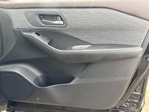Used 2023 Nissan Rogue SV FWD image 18