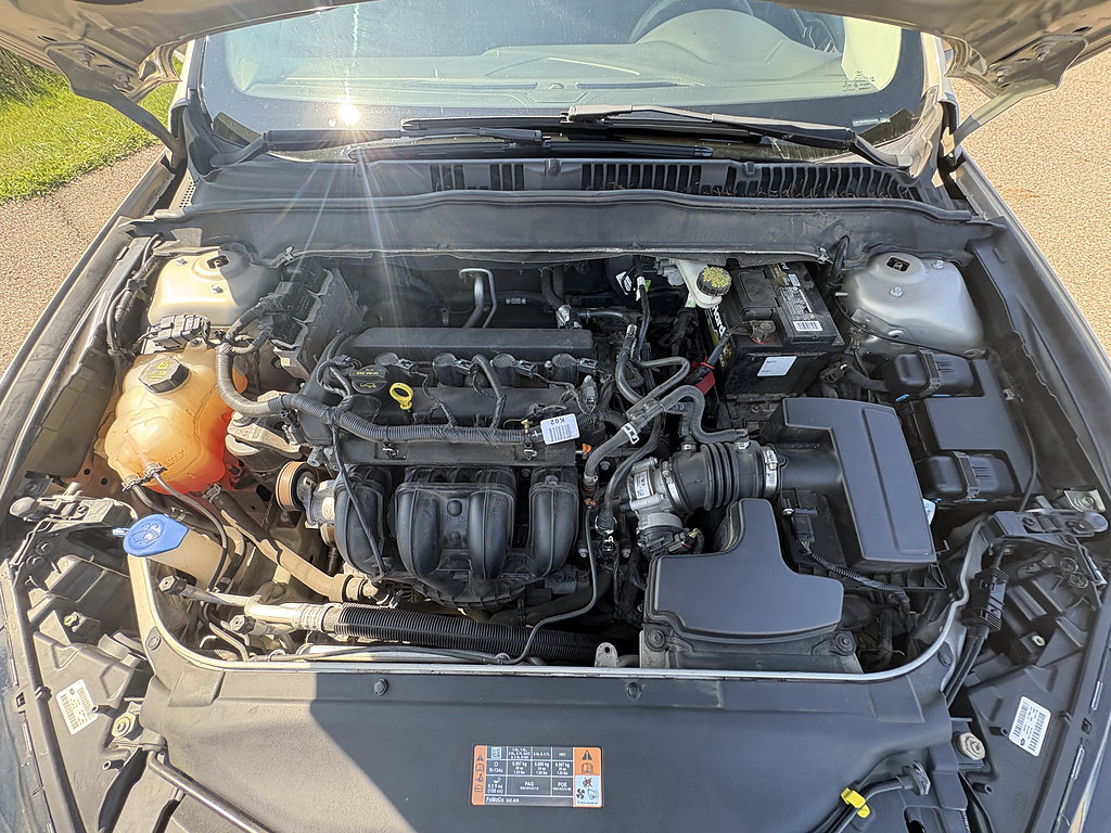 Used 2015 Ford Fusion SE FWD image 13