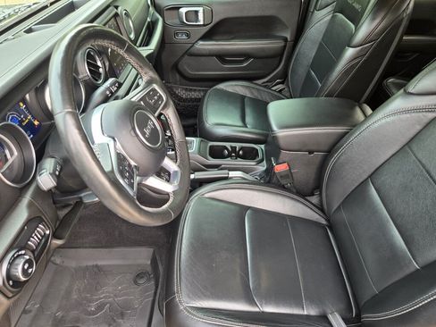 Used 2020 Jeep Gladiator Overland AWD/4WD image 8