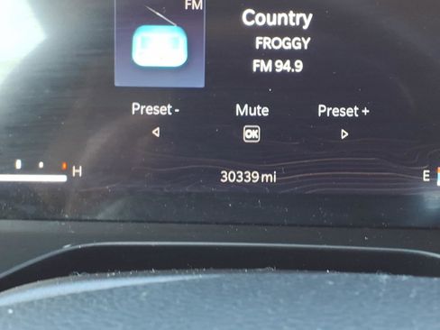 Used 2023 Jeep Grand Cherokee Laredo image 13