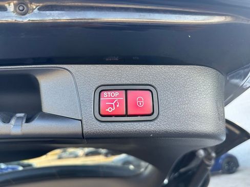 Used 2023 Mercedes-Benz GLB 250 4MATIC w/ Premium Package image 71