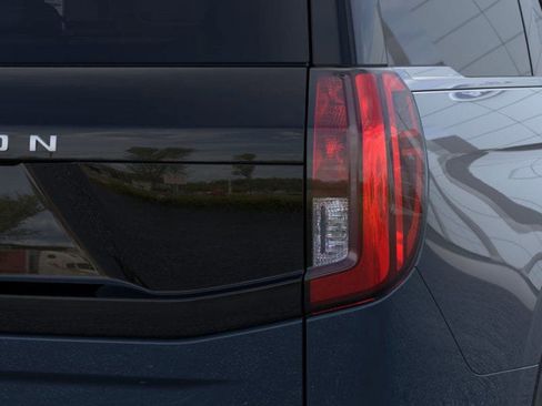 New 2025 Ford Expedition Active image 21