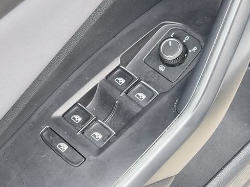 Used 2025 Volkswagen Jetta SE FWD image 22