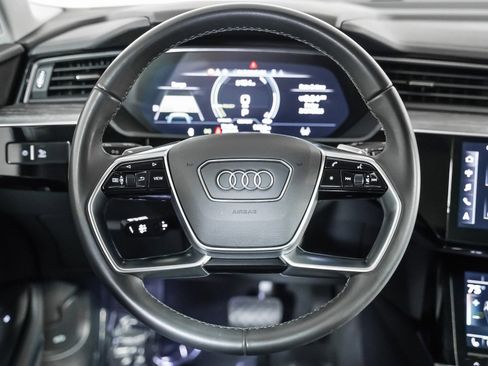 Used 2024 Audi Q8 e-tron Premium Plus image 16