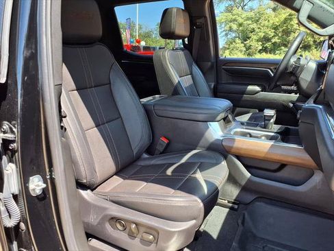 Used 2024 Chevrolet Silverado 1500 High Country AWD/4WD image 9