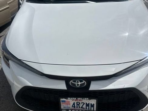 Used 2022 Toyota Corolla LE FWD image 3