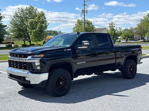 Used 2022 Chevrolet Silverado 2500 LT w/ Convenience Package AWD/4WD image 3