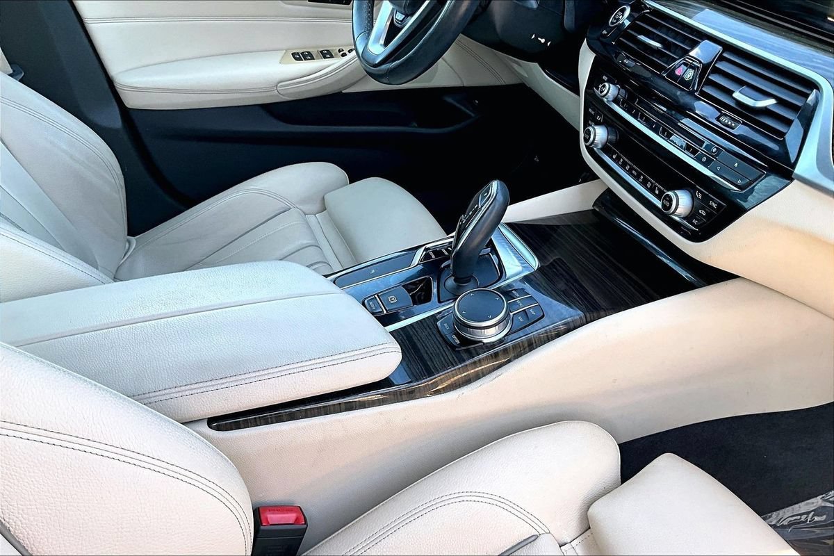 Used 2018 BMW 530i xDrive AWD/4WD image 32