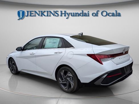 Certified 2025 Hyundai Elantra SEL image 5