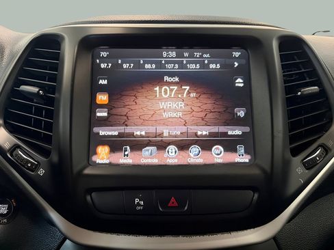 Used 2018 Jeep Cherokee Trailhawk w/ Quick Order Package 27L AWD/4WD image 23