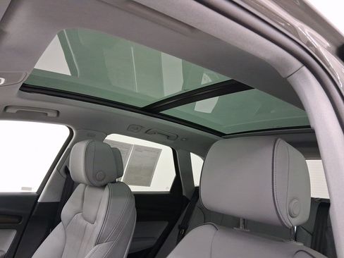 Used 2025 Audi Q5 e Premium image 13