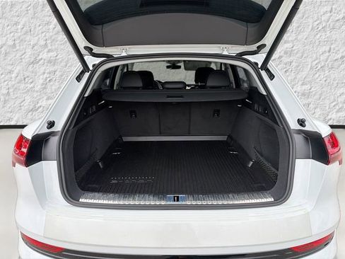 Used 2019 Audi e-tron Prestige image 12