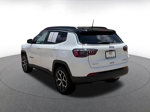Used 2025 Jeep Compass Limited AWD/4WD image 12