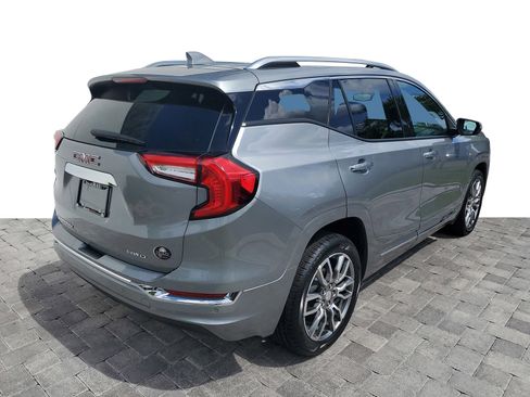 Used 2024 GMC Terrain Denali w/ Denali Premium Package AWD/4WD image 6