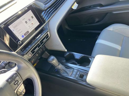 Used 2025 Toyota Camry SE w/ Convenience Package image 25