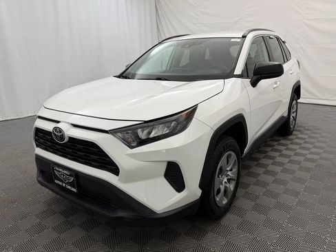 Used 2019 Toyota RAV4 LE AWD/4WD image 2