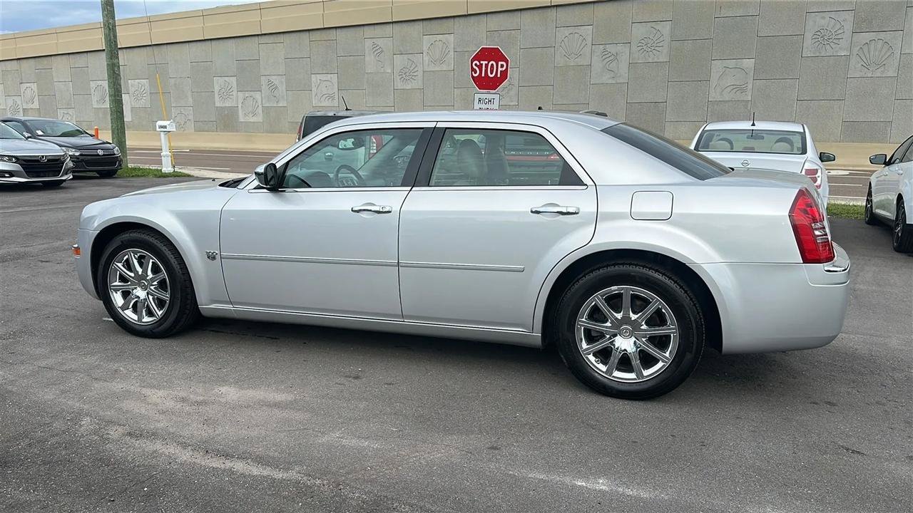 Used 2007 Chrysler 300 C RWD image 12