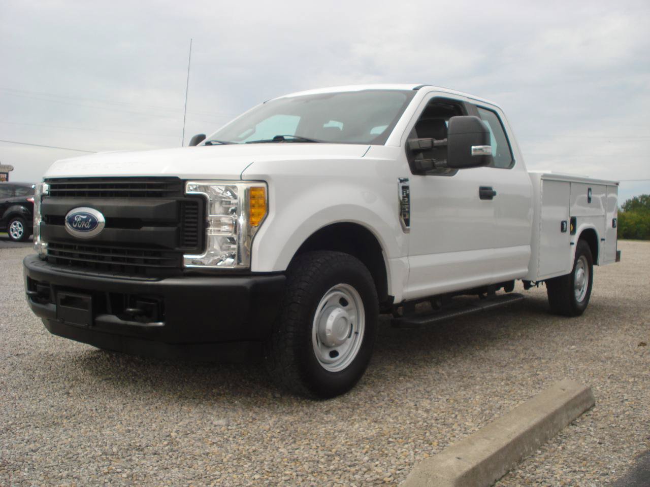 Used 2017 Ford F250 XL w/ Power Equipment Group RWD image 4