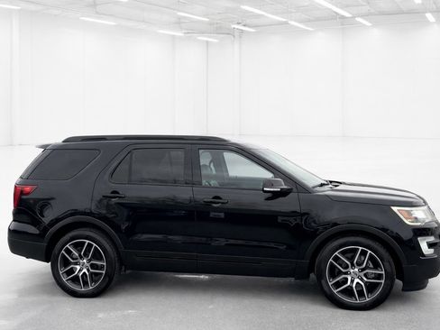 Used 2017 Ford Explorer Sport w/ Equipment Group 401A image 5