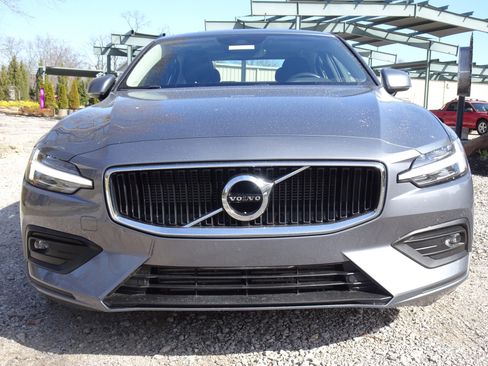 Used 2021 Volvo S60 T6 Momentum w/ Climate Package image 11