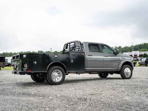 New 2026 RAM 4500 4x4 Crew Cab DRW w/ Laramie Trim Package image 24