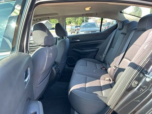 Used 2019 Nissan Altima 2.5 SV FWD image 16