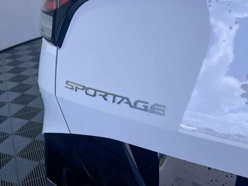 Certified 2025 Kia Sportage SX FWD image 5