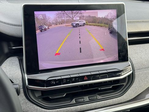 Used 2024 Jeep Compass Latitude image 33