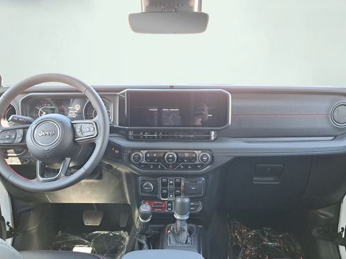 Used 2024 Jeep Gladiator Rubicon AWD/4WD image 17