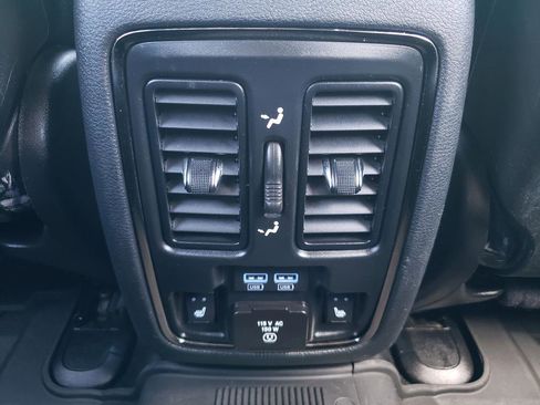 Used 2020 Jeep Grand Cherokee High Altitude AWD/4WD image 16