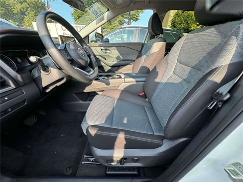 Used 2023 Nissan Rogue SV image 19