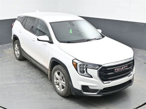 Used 2022 GMC Terrain SLE image 13