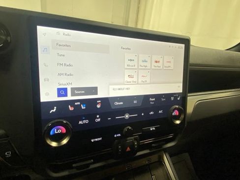Used 2024 Lexus GX 550 w/ Accessory Package (2T) AWD/4WD image 18