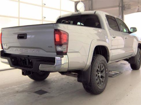Used 2021 Toyota Tacoma SR5 AWD/4WD image 11
